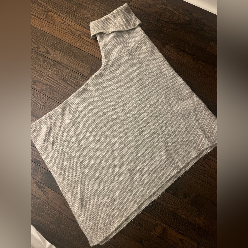 Nili Lotan || Cozy Gray Knit Poncho